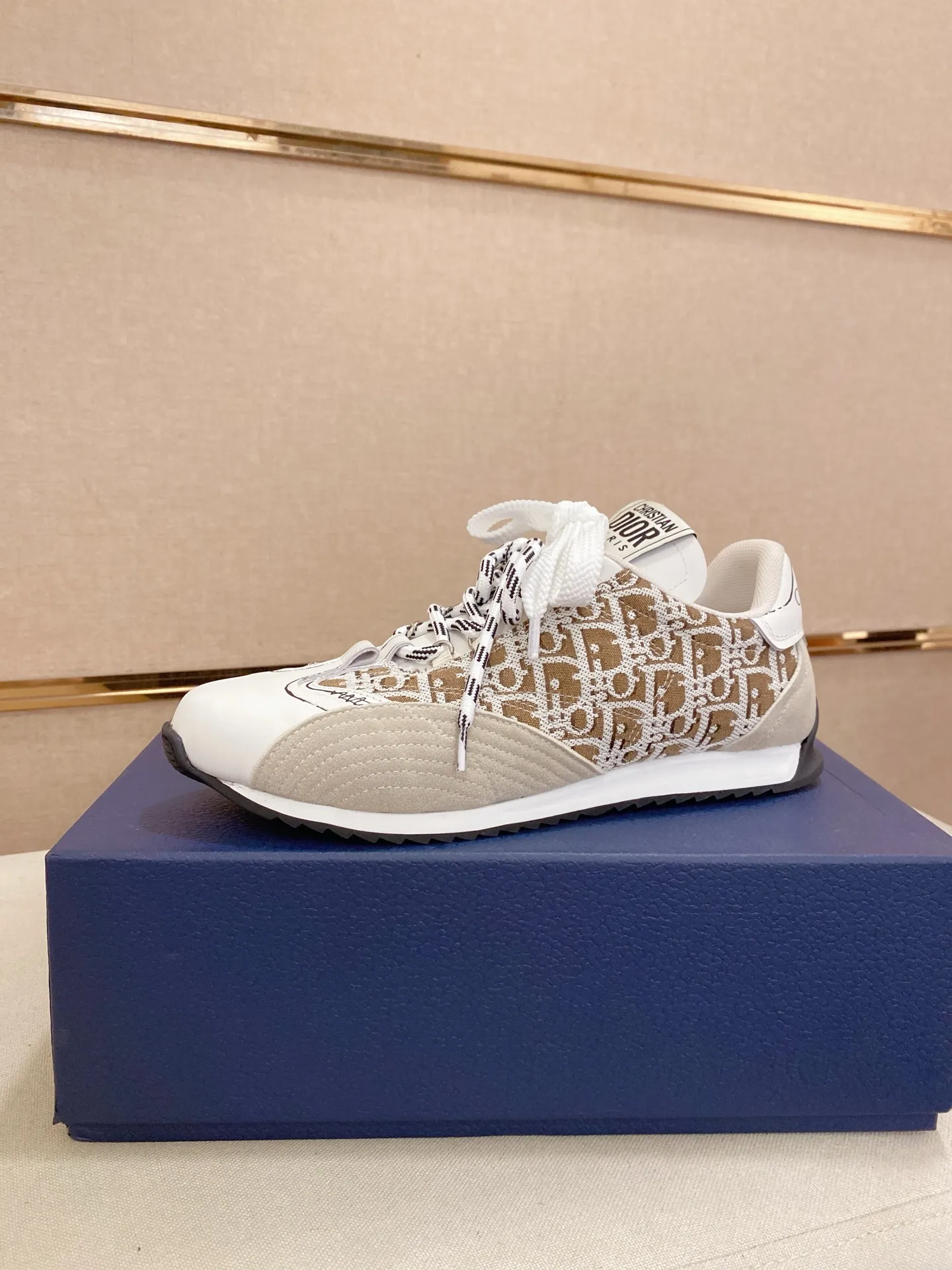 Men's shoes💰: 500💰Couple style💏 [Dior·Dior] New casual sports style men's shoes, new spring and summer design, perfect workmanship, lace-up lazy style to create wardrobe quality, upper: imported first-layer cowhide, mesh breathable lining soft and comfortable, ultra-light TPU wear-resistant outsole, simple, versatile fashion men's shoes, excellent color code number 35--44. (45,46 customized items are not returnable or exchangeable)